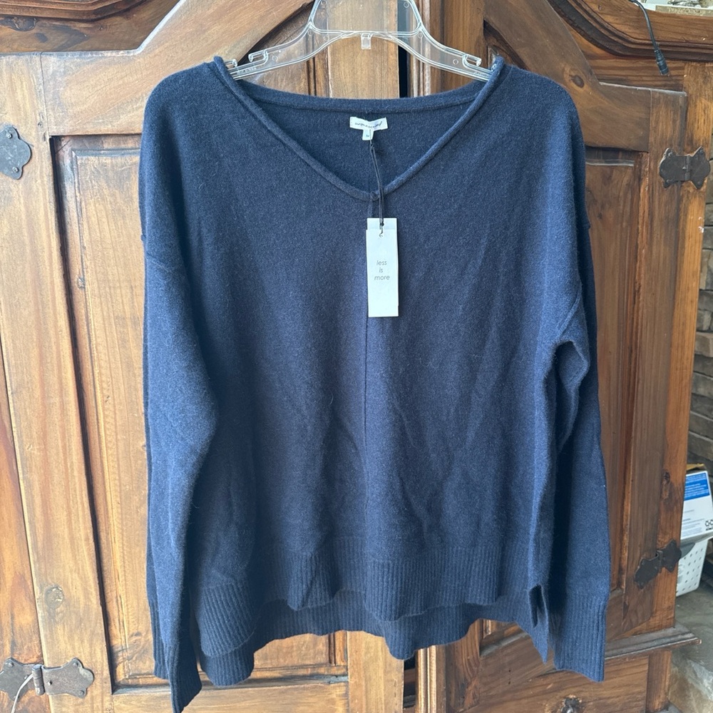 Unsubscribed 100% Cashmere Classic V-Neck Navy Sweater
